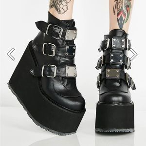 DEMONIA Matte Trinity Low Boots Size 9